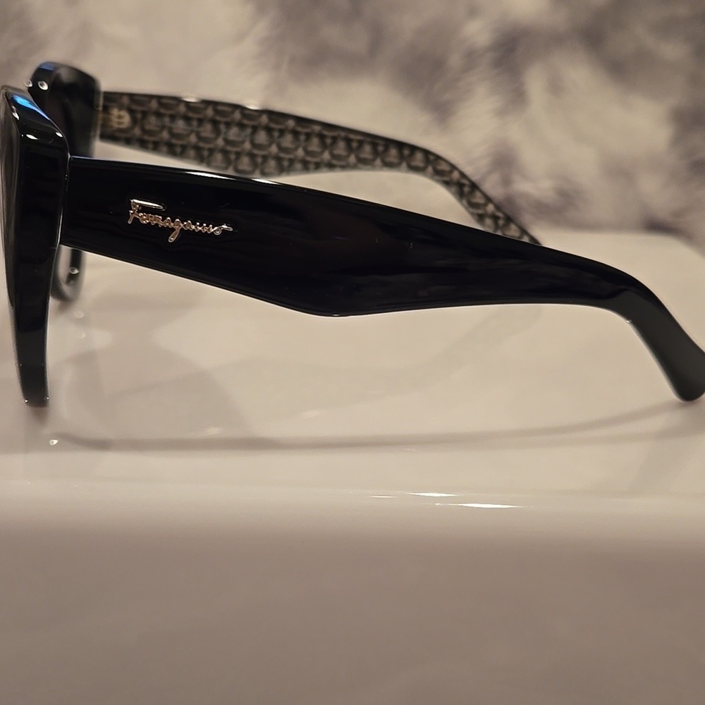 Salvatore Ferragamo Black Cat-Eye Sunglasses Brand New In Case - Picture 3 of 12